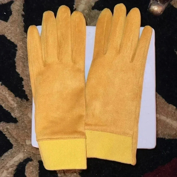 Women’s Gold Vegan Suede Gloves NWT Soft Velvet Inside One Size - Picture 5 of 7